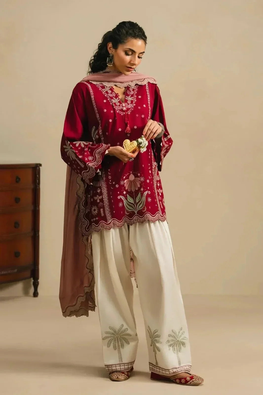 Amber Sarya embroidered lawn 3-piece by NAAZPOSH