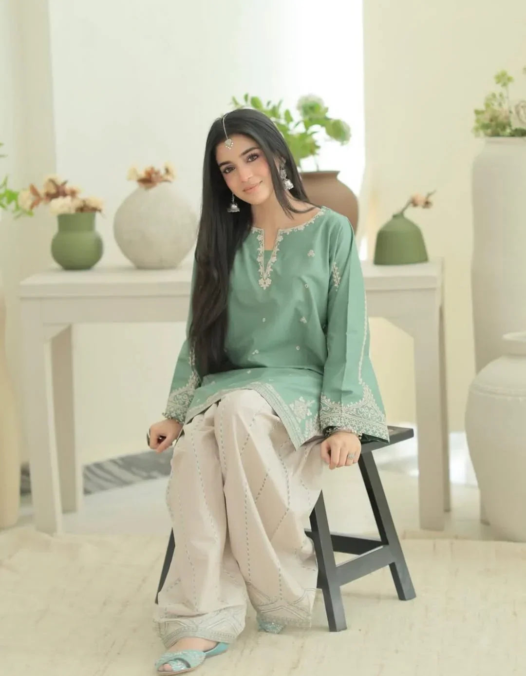 Shumaim embroidered lawn 2-piece by NAAZPOSH