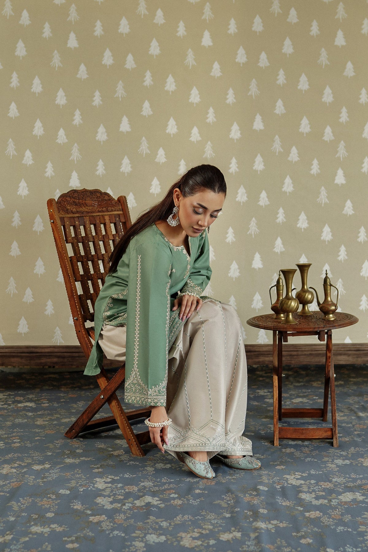 Shumaim embroidered lawn 2-piece by NAAZPOSH