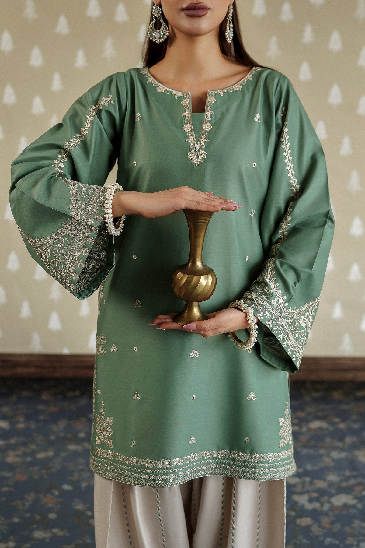 Shumaim embroidered lawn 2-piece by NAAZPOSH