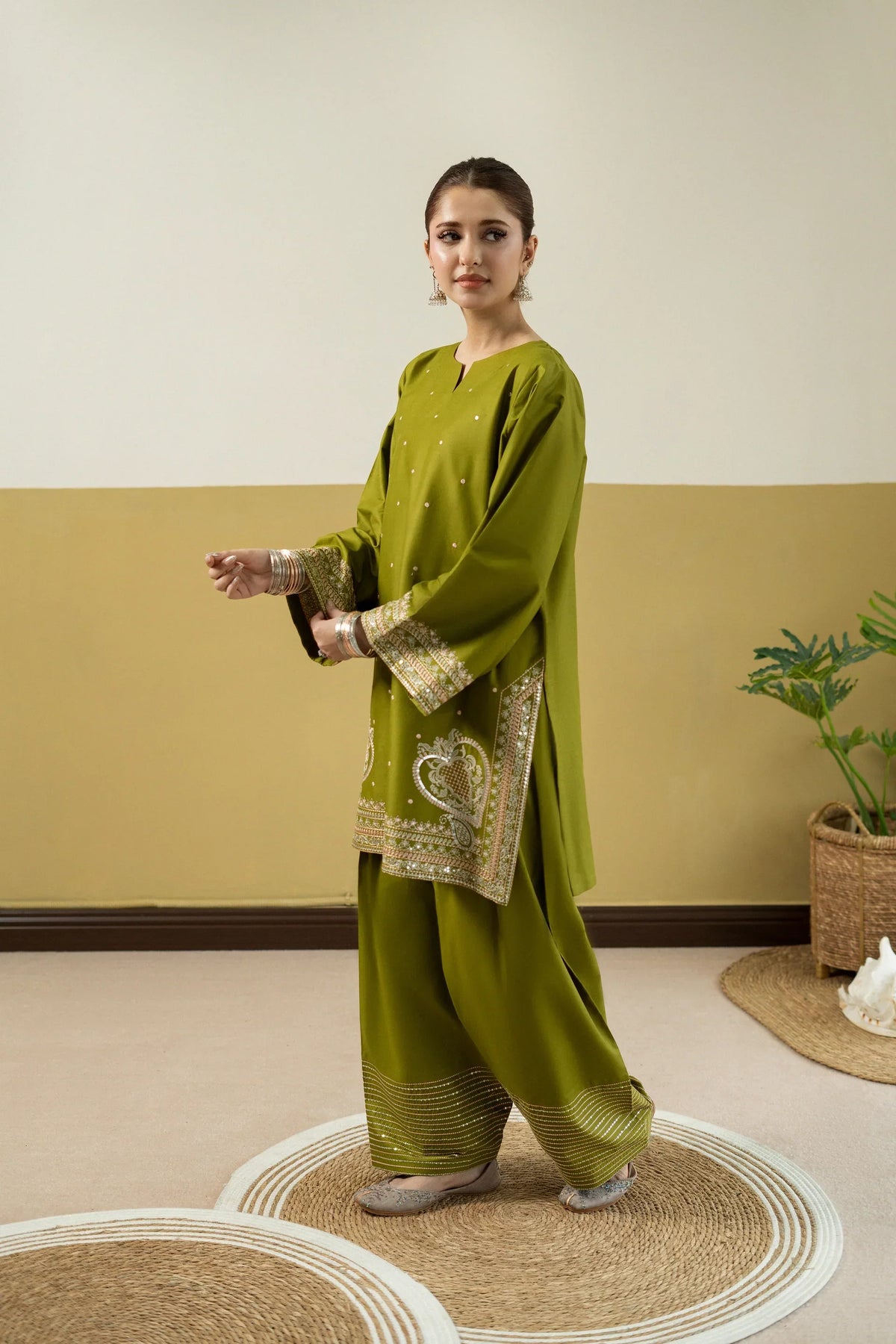 Riwayat embroidered lawn 2-piece by NAAZPOSH
