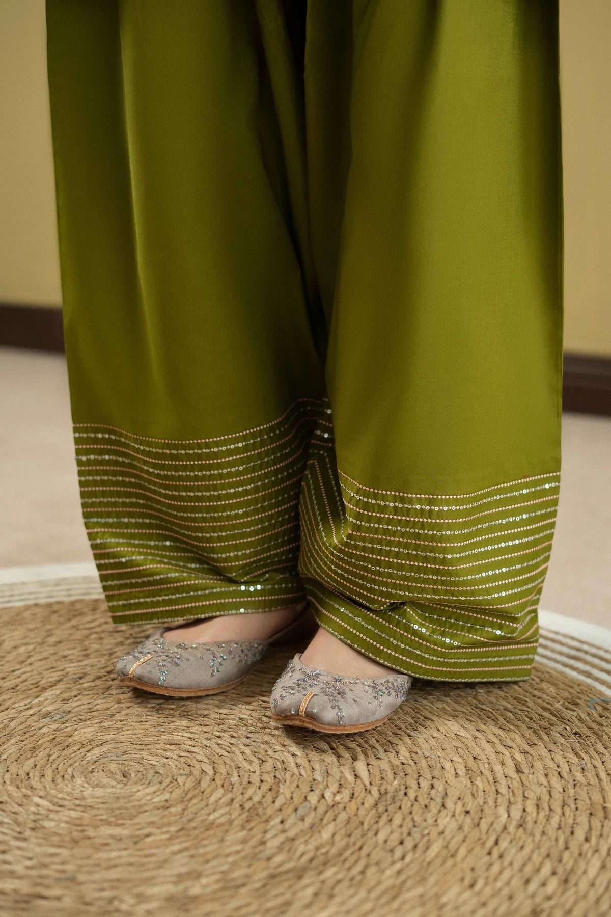 Riwayat embroidered lawn 2-piece by NAAZPOSH