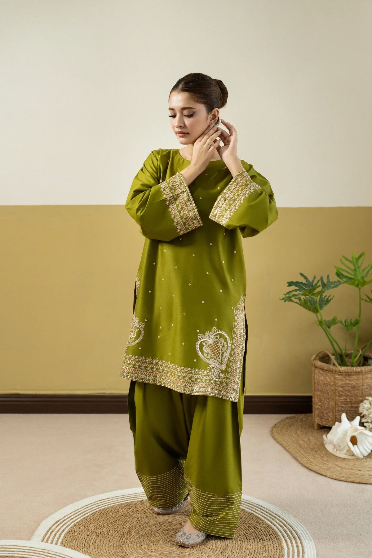 Riwayat embroidered lawn 2-piece by NAAZPOSH