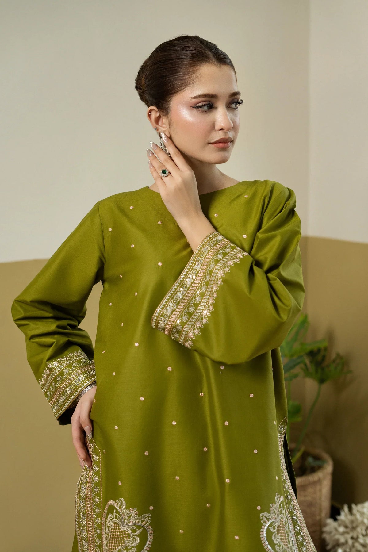 Riwayat embroidered lawn 2-piece by NAAZPOSH
