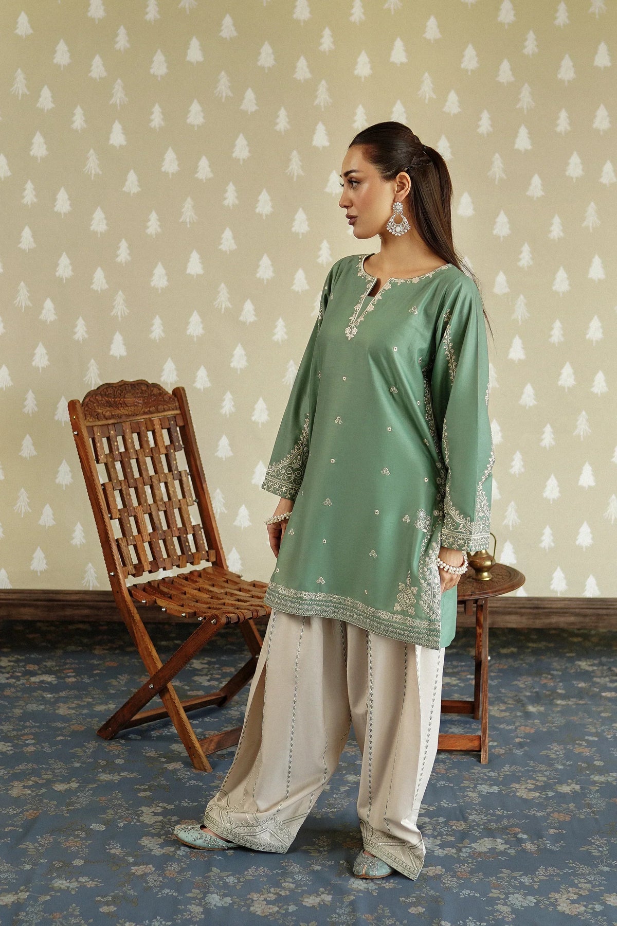 Shumaim embroidered lawn 2-piece by NAAZPOSH