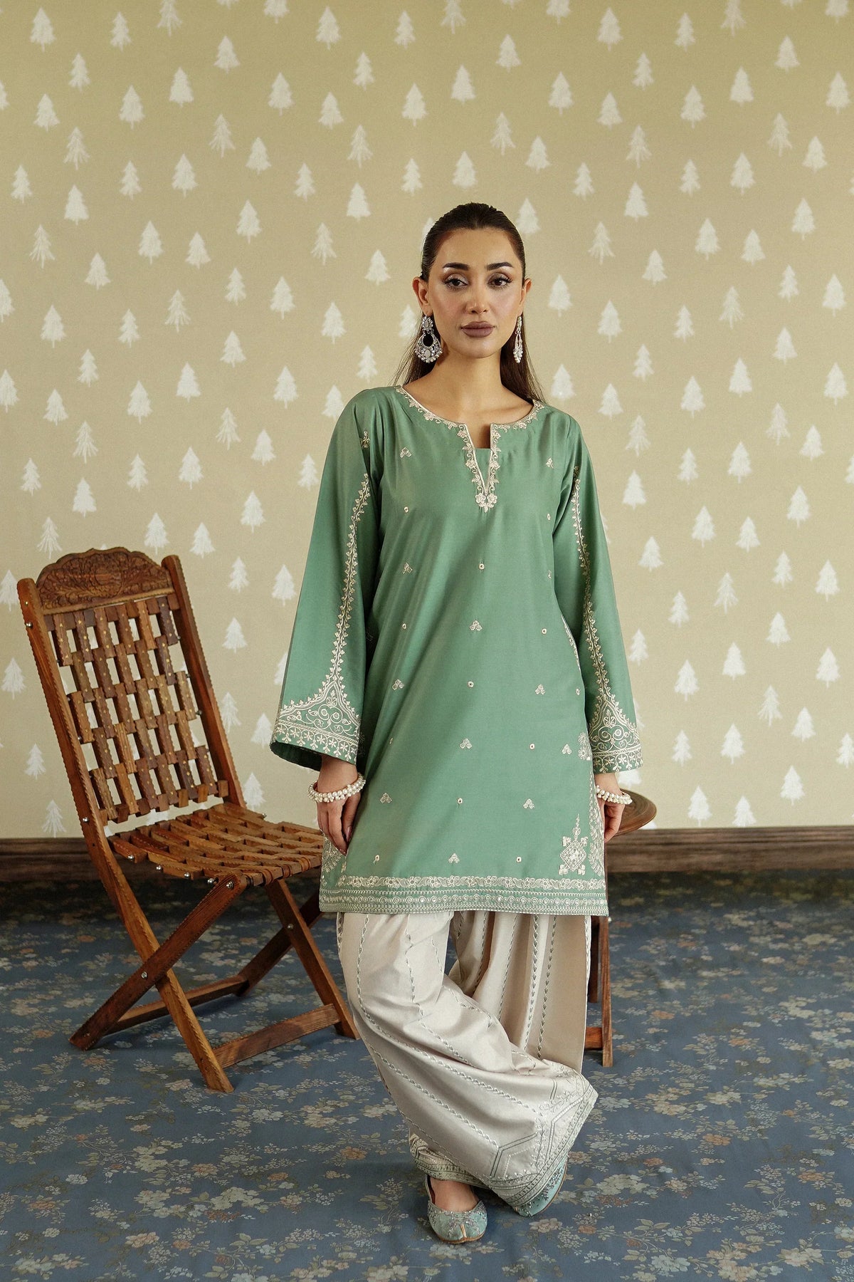Shumaim embroidered lawn 2-piece by NAAZPOSH