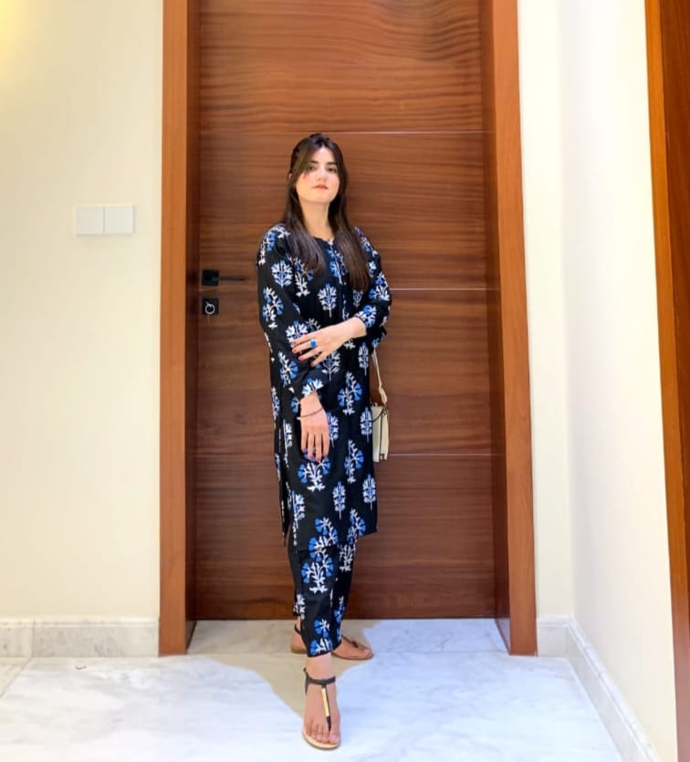 Floral linen 2-piece by NAAZPOSH