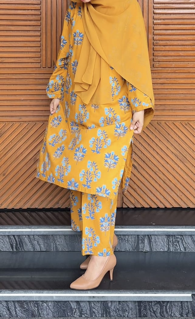 Floral linen 2-piece by NAAZPOSH