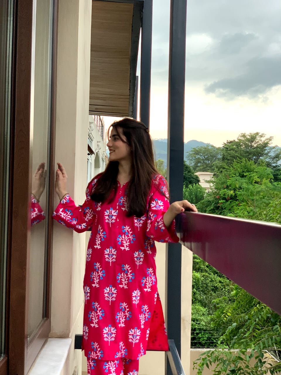 Floral linen 2-piece by NAAZPOSH