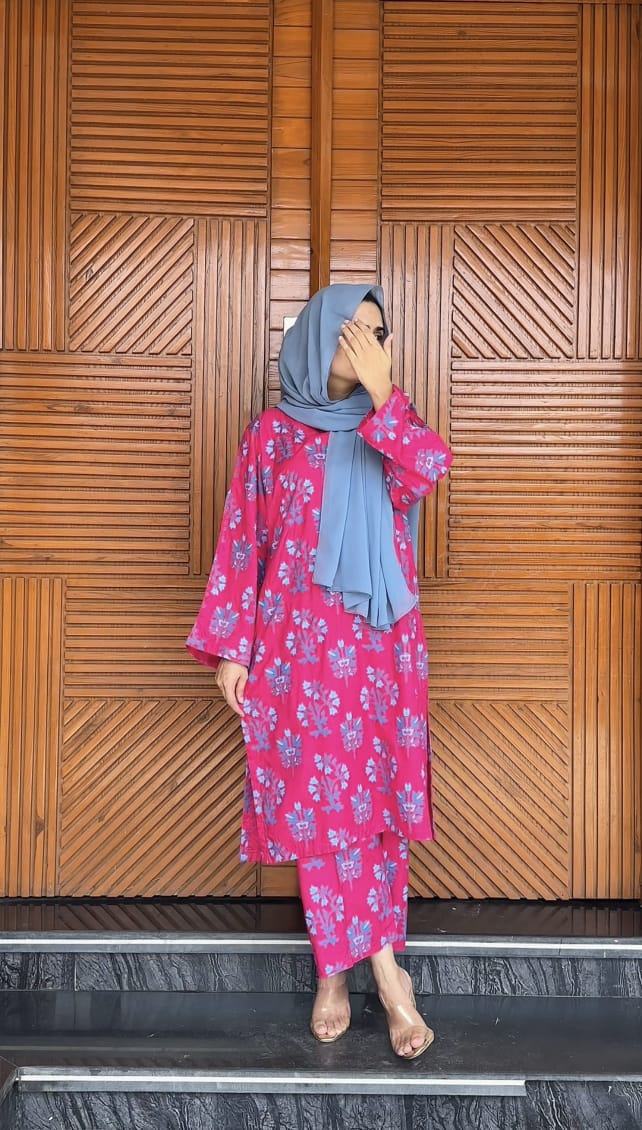 Floral linen 2-piece by NAAZPOSH