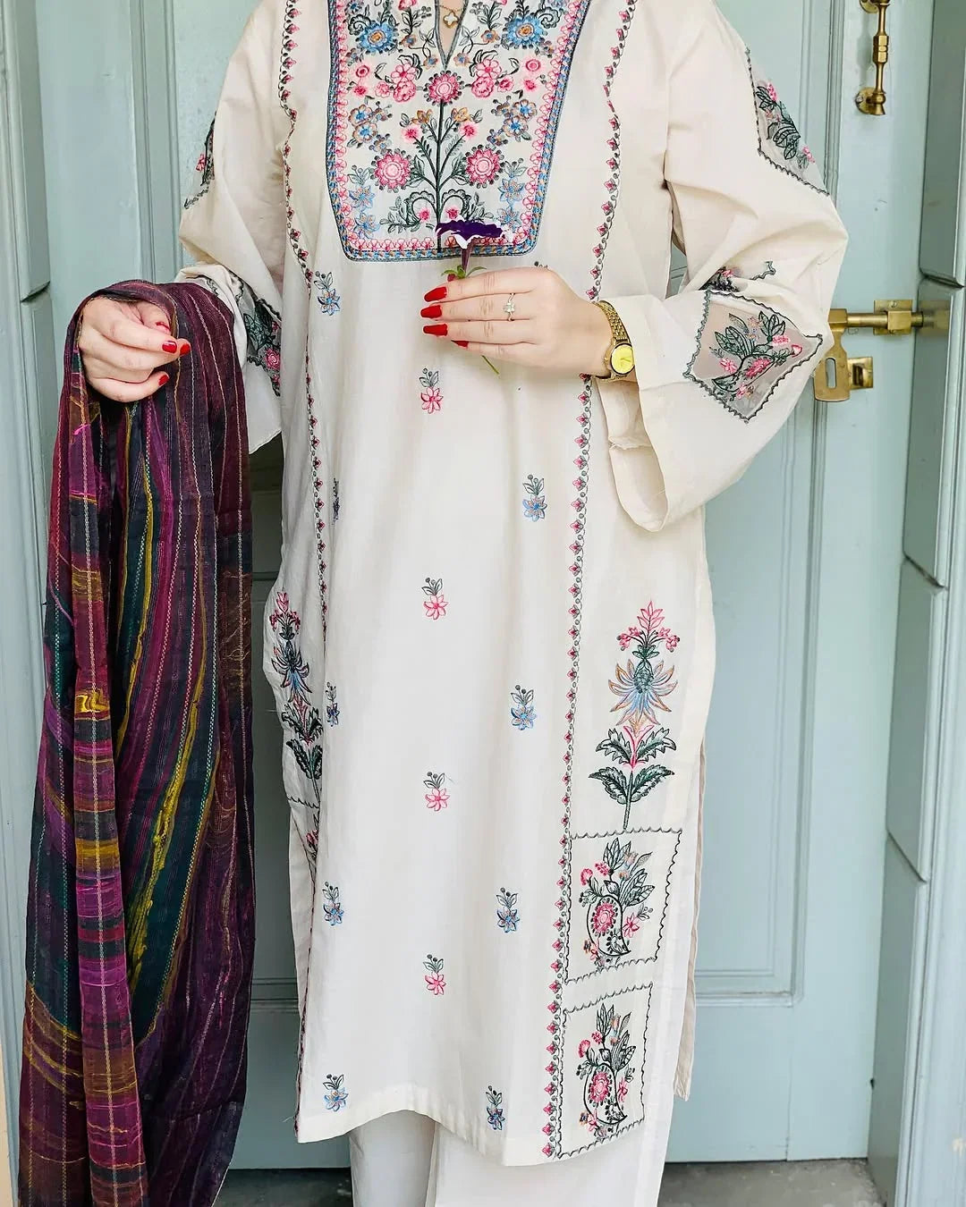 Naz embroidered linen 2-piece by NAAZPOSH