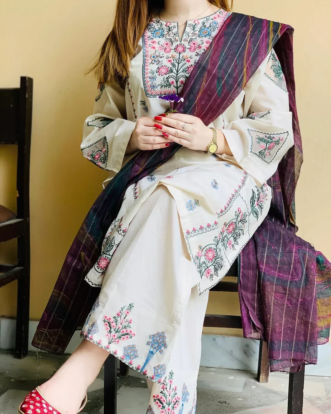 Naz embroidered linen 2-piece by NAAZPOSH