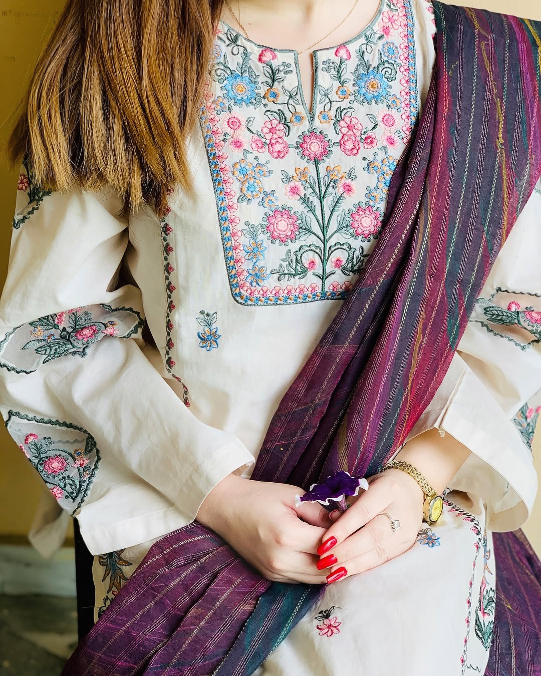 Naz embroidered linen 2-piece by NAAZPOSH