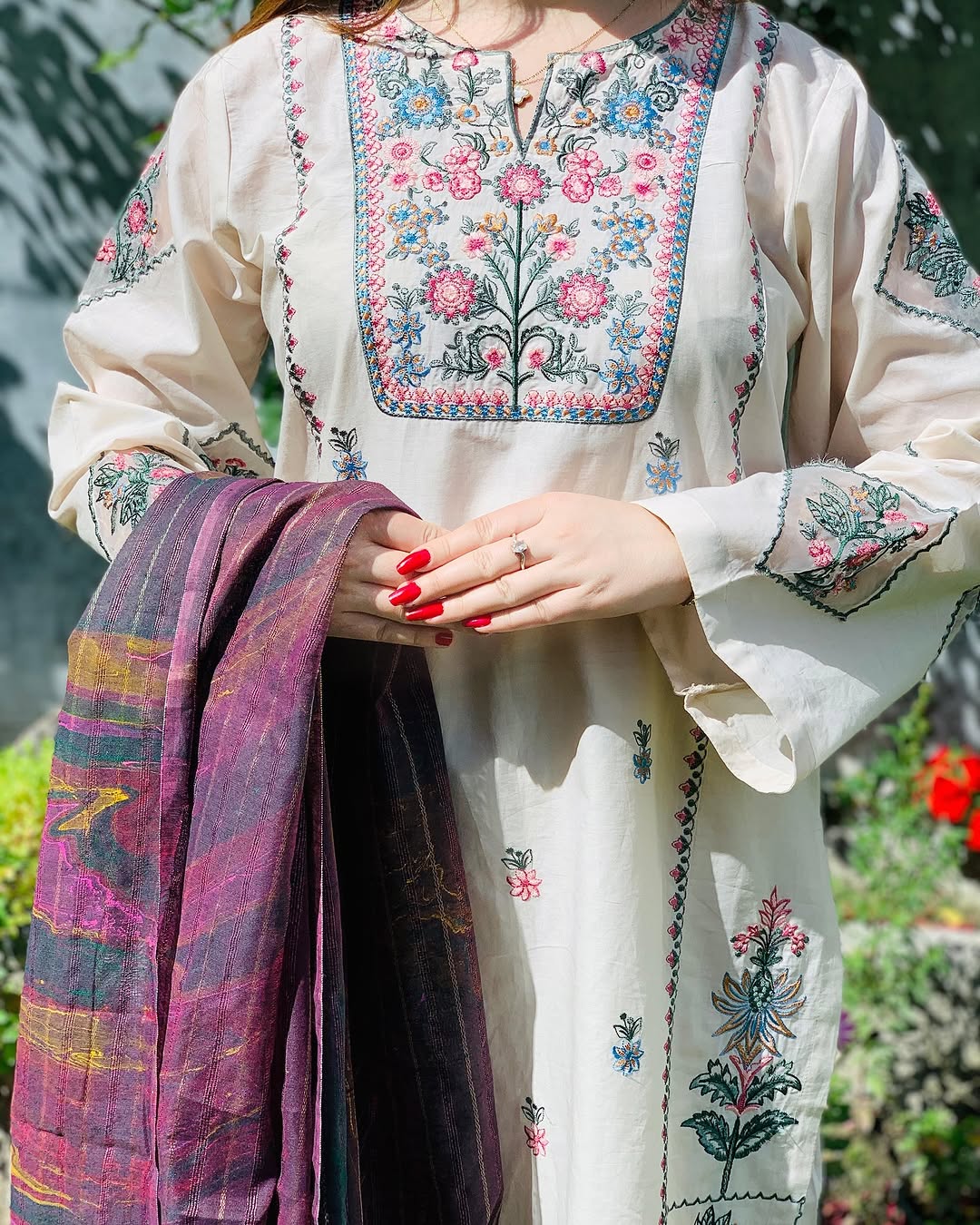 Naz embroidered linen 2-piece by NAAZPOSH