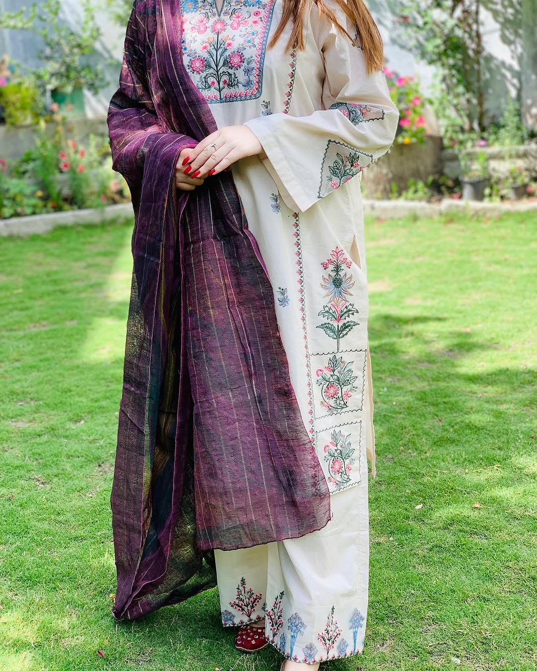 Naz embroidered linen 2-piece by NAAZPOSH