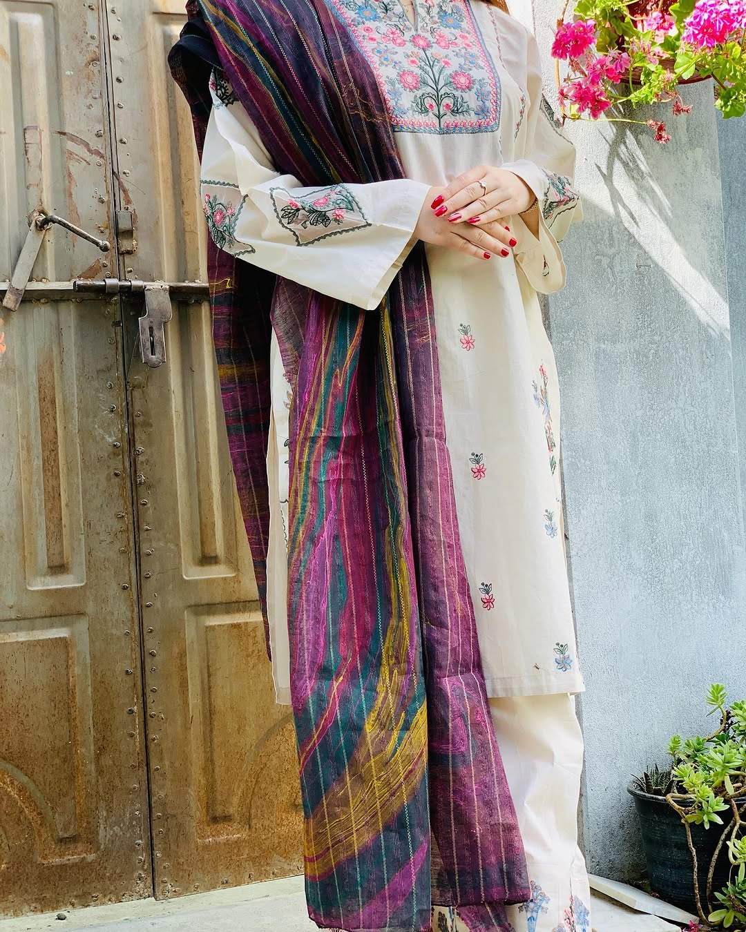 Naz embroidered linen 2-piece by NAAZPOSH