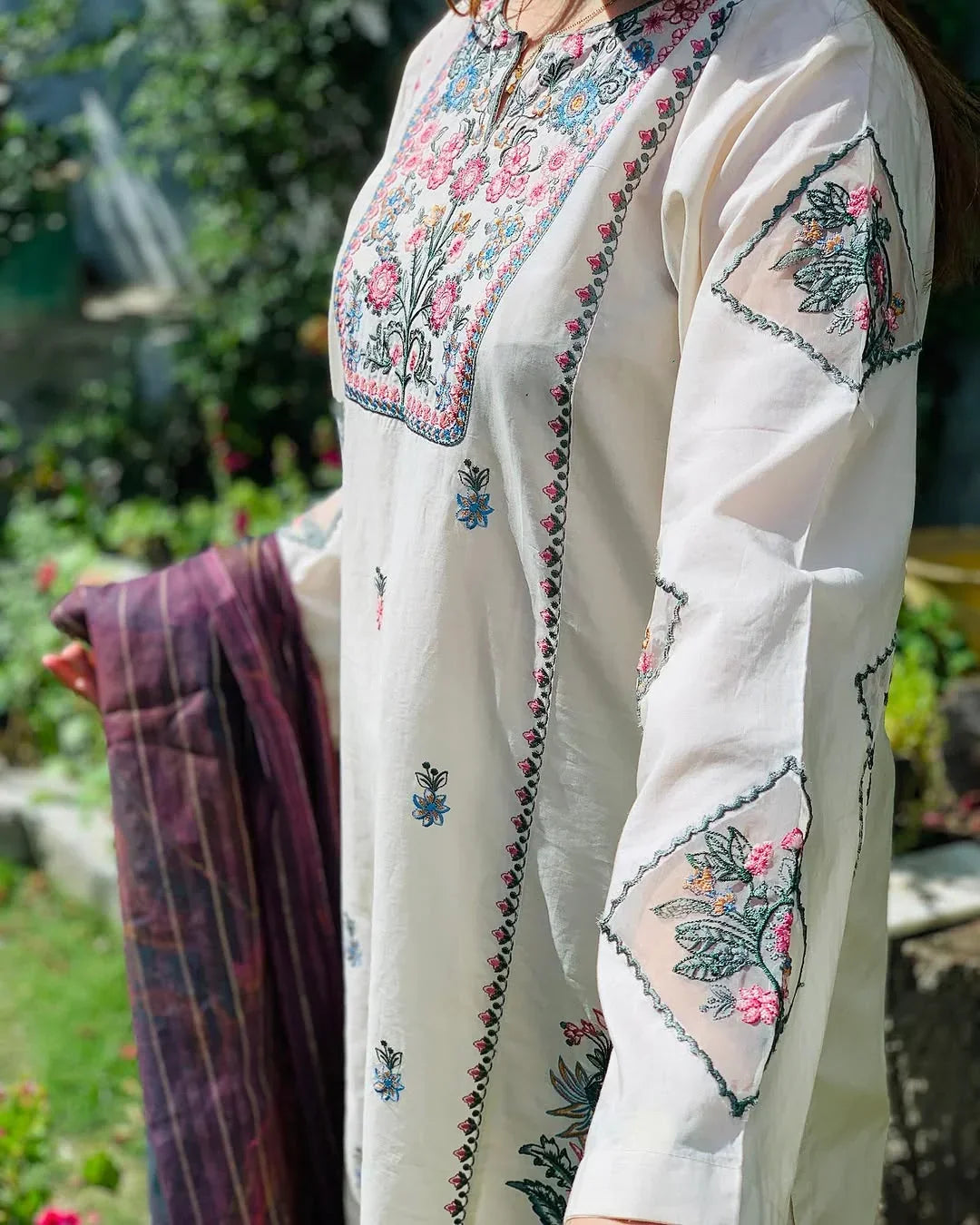 Naz embroidered linen 2-piece by NAAZPOSH
